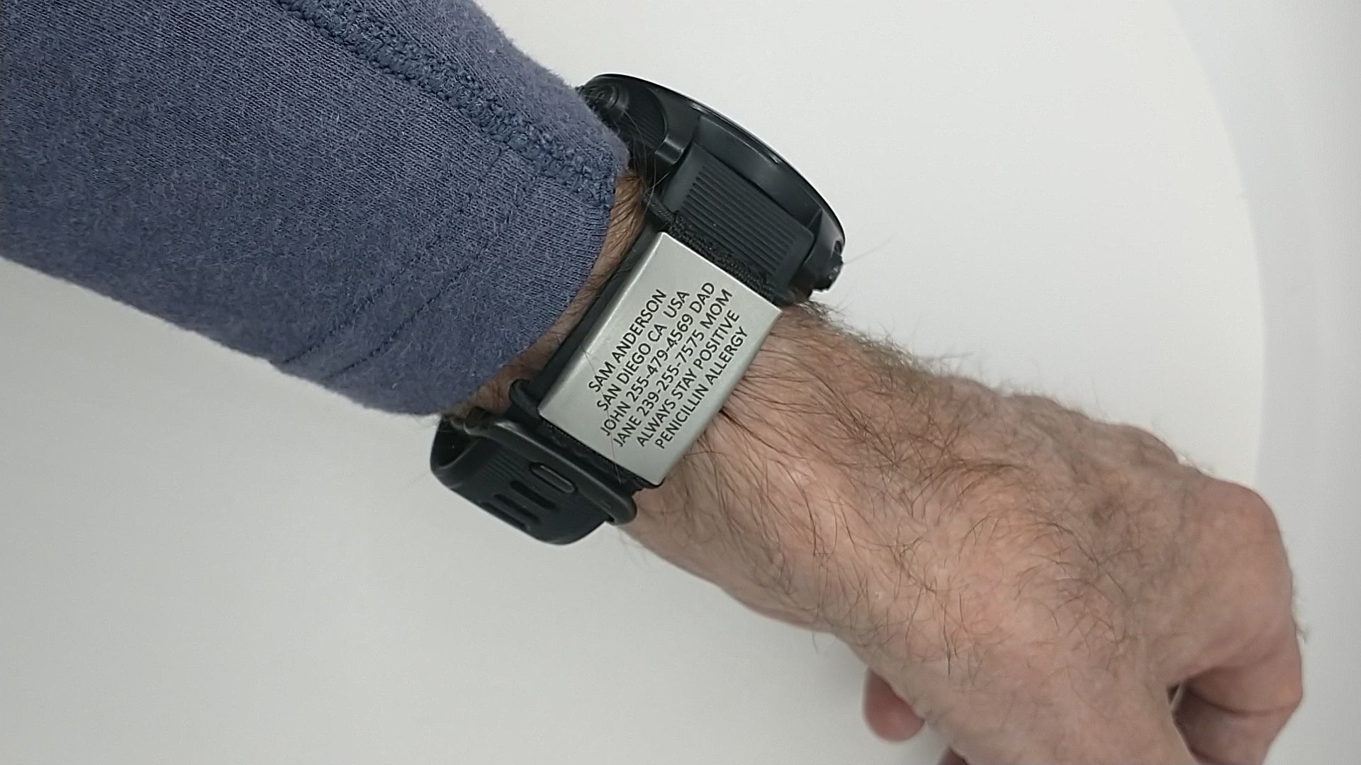 Video display of Watch ID Split large in silver by BRECK iD